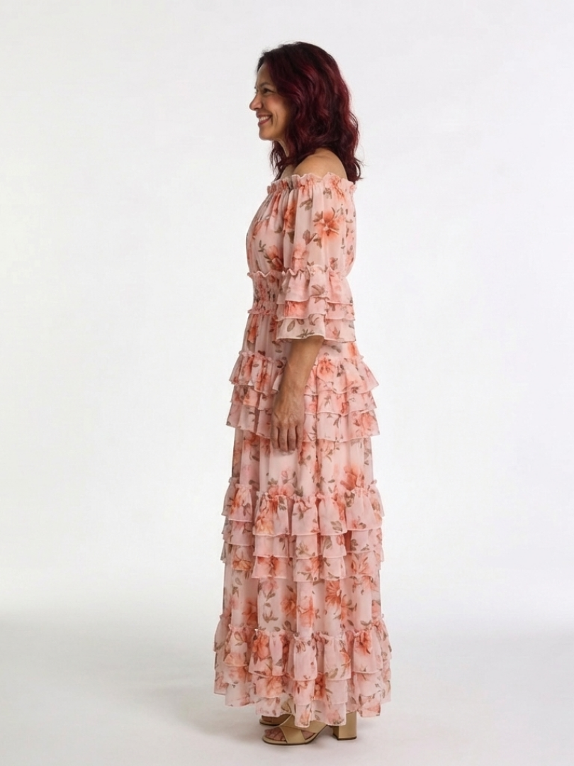 Rosalie | Maxikleid mit Blumenmuster, Carmenausschnitt und Stufenrüschen