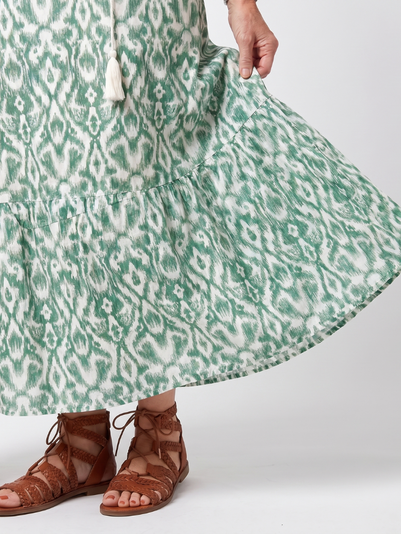 Ilara | Gemustertes V-Ausschnitt-Midikleid mit Quasten