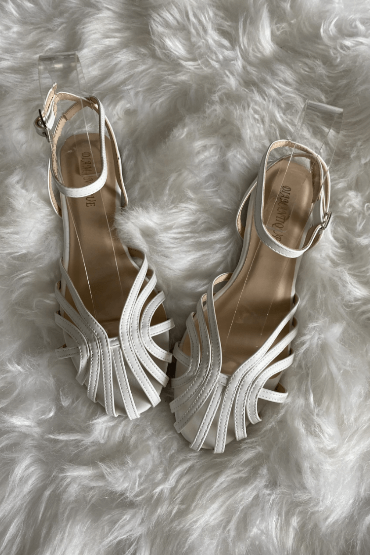 Gia - goldene Juwelen-Sandalen