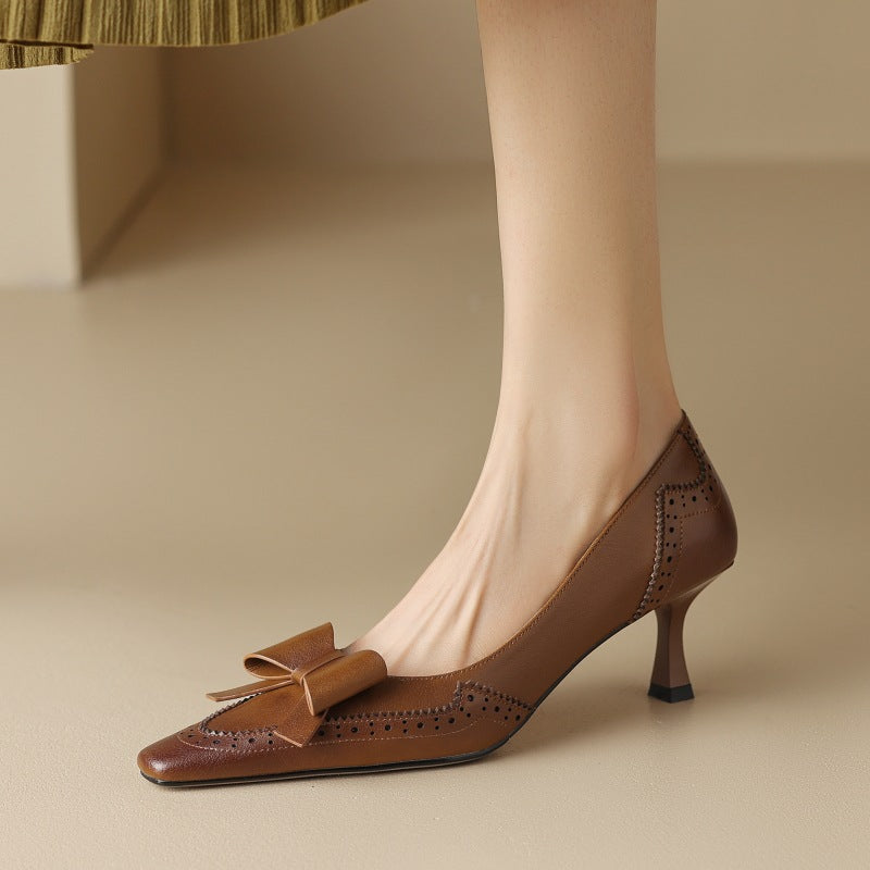 Célora Pumps mit Lederband