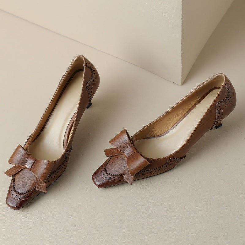 Célora Pumps mit Lederband