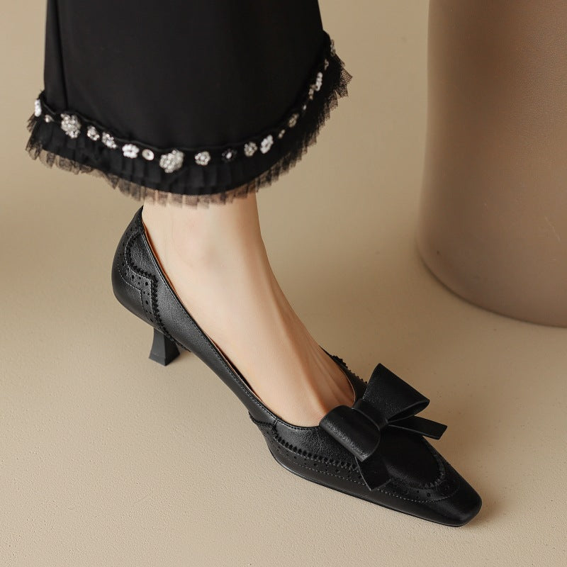 Célora Pumps mit Lederband