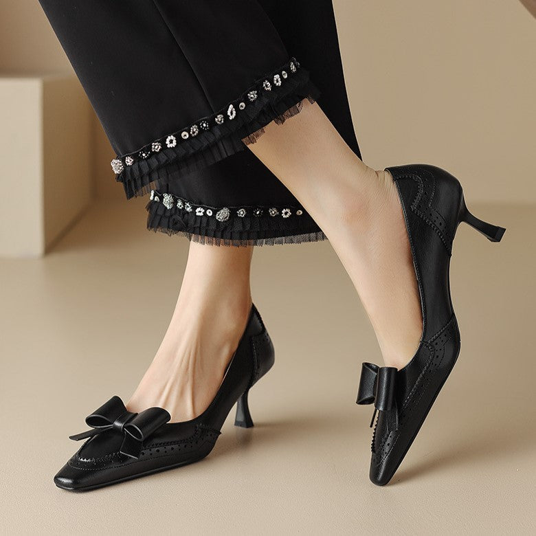 Célora Pumps mit Lederband