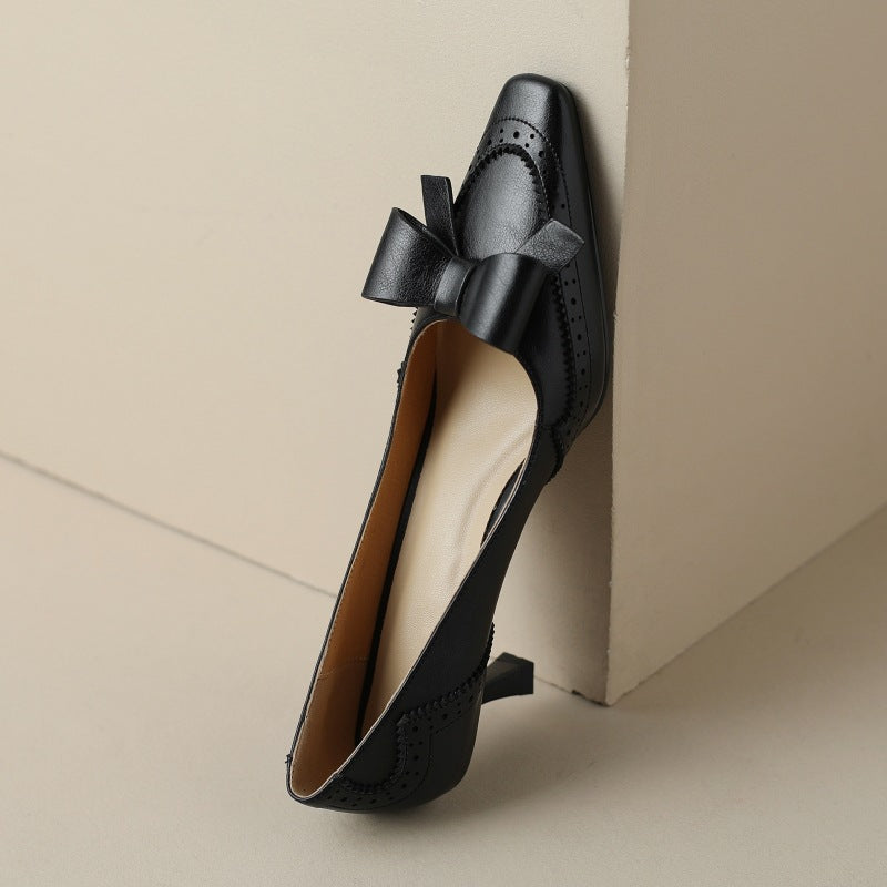 Célora Pumps mit Lederband