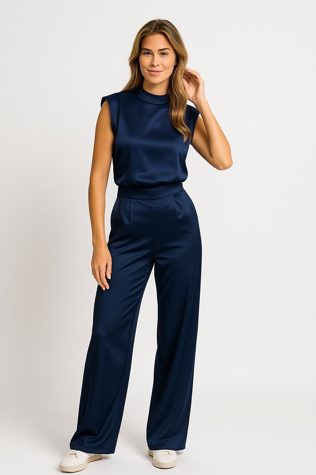 Ärmelloser Jumpsuit mit weitem Bein in Satinoptik