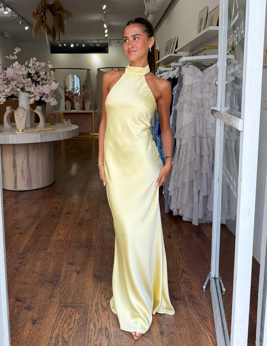 ZEYNEP | Elegantes Satin-Maxikleid mit Halter-Ausschnitt