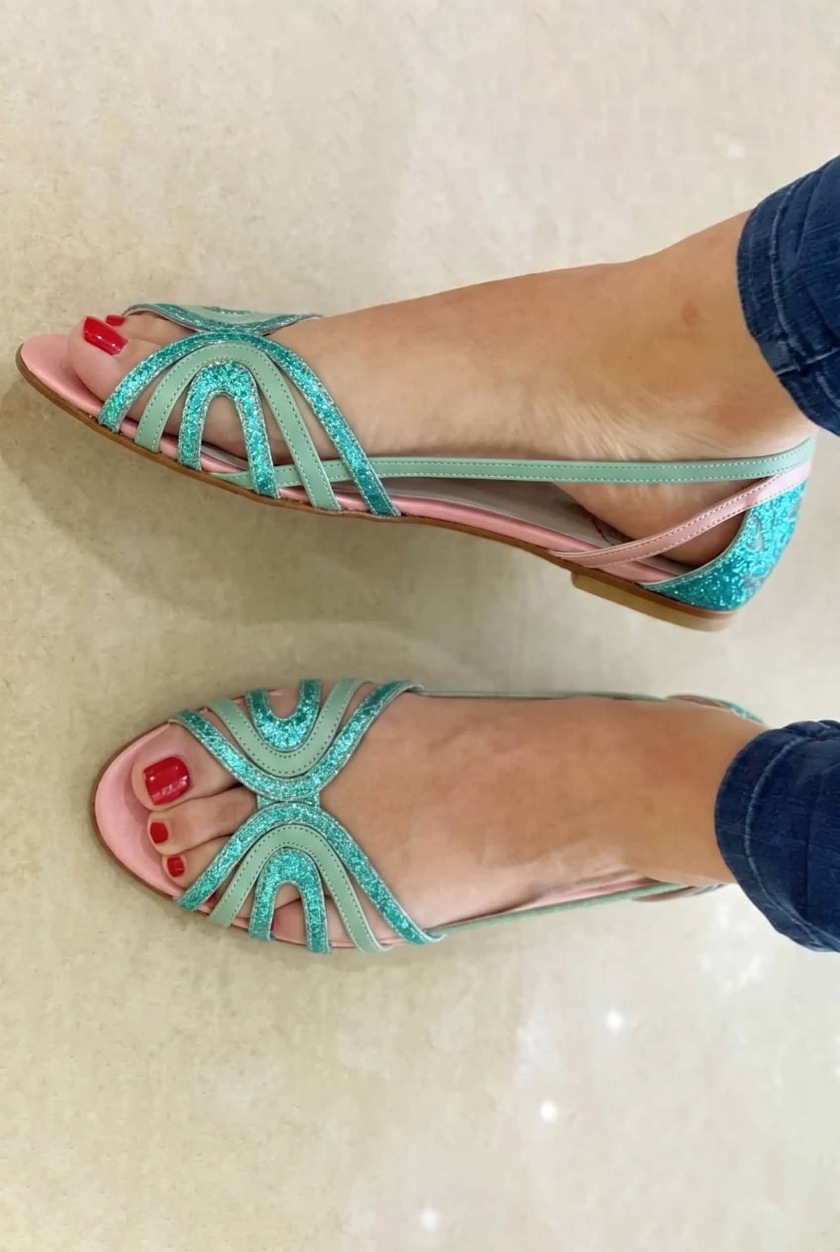 Eleonora | Goldene Sandalen Sommerlicht
