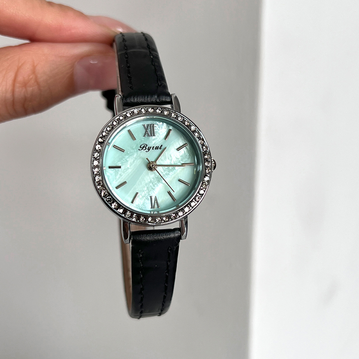 VICTORIA PEARL UHR