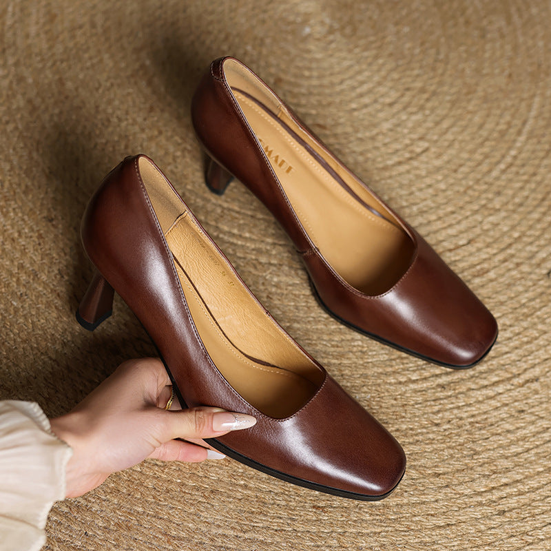 Elviera Pumps aus Leder mit eckiger Zehenpartie