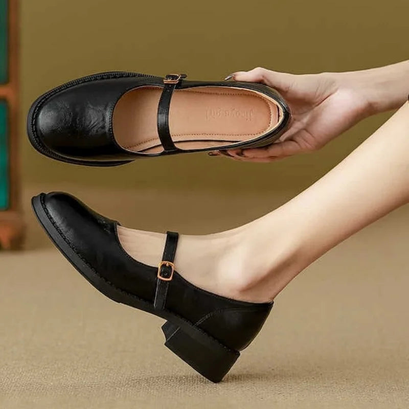Klassische Mary Janes aus Leder