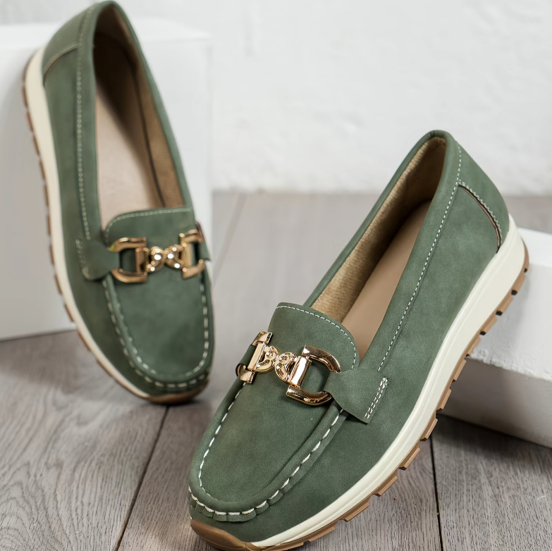Eloise – Grüne Schnallen-Slipper