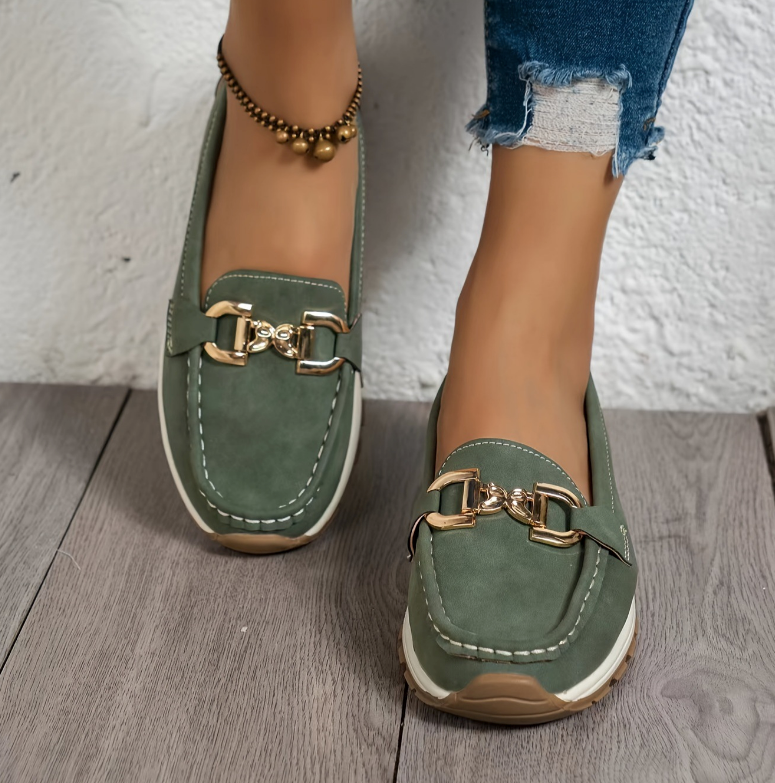 Eloise – Grüne Schnallen-Slipper