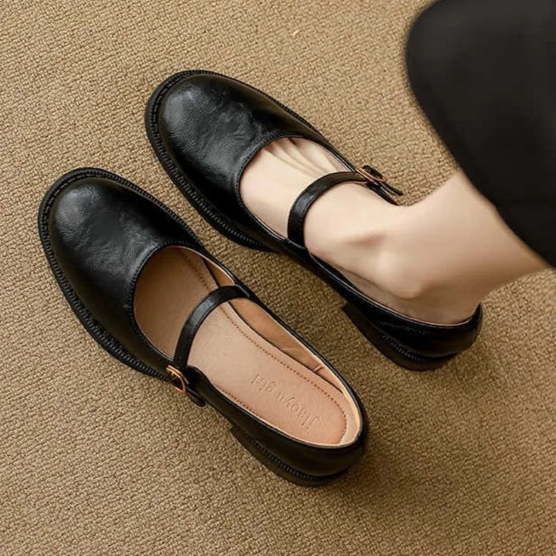 Klassische Mary Janes aus Leder