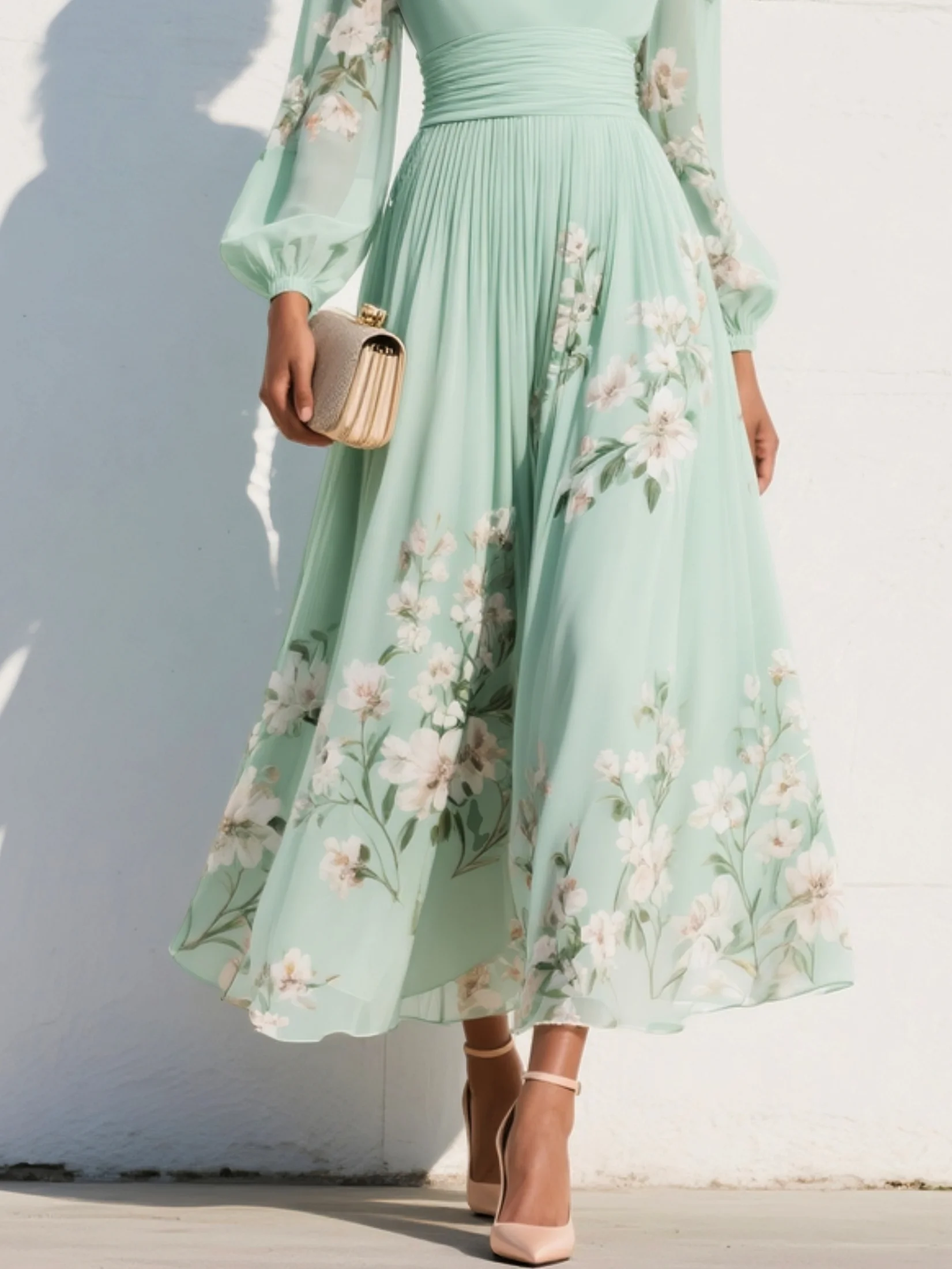 Mathilda – Hellgrünes Chiffon-Midi-Kleid mit V-Ausschnitt und Faltenmuster