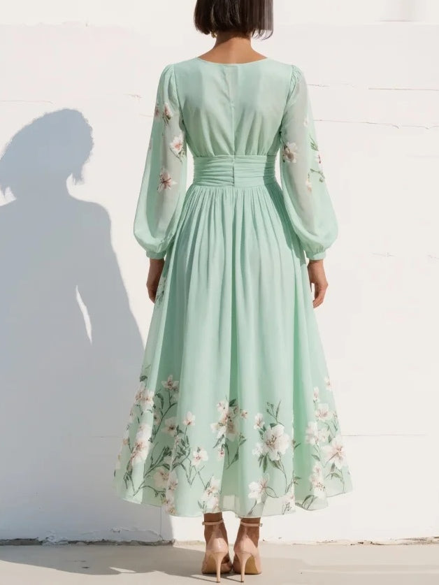 Mathilda – Hellgrünes Chiffon-Midi-Kleid mit V-Ausschnitt und Faltenmuster