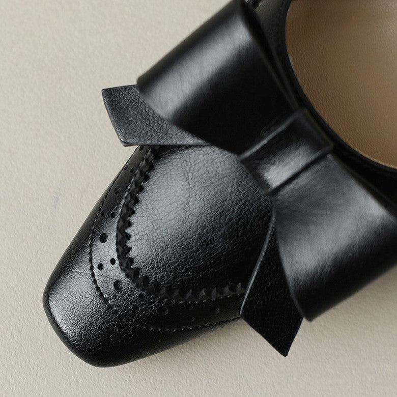 Célora Pumps mit Lederband