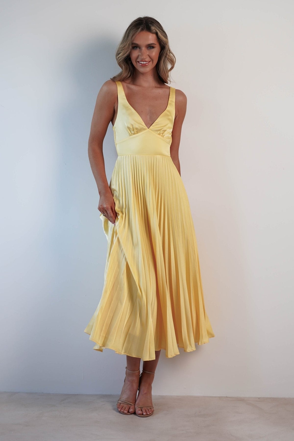 MALKA | Stilvolles Maxikleid mit Zartem Fall