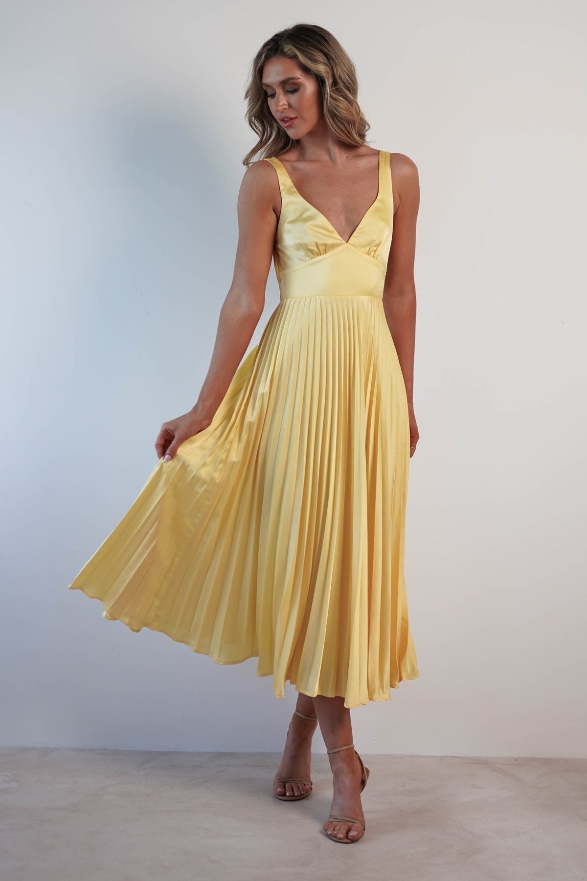 MALKA | Stilvolles Maxikleid mit Zartem Fall