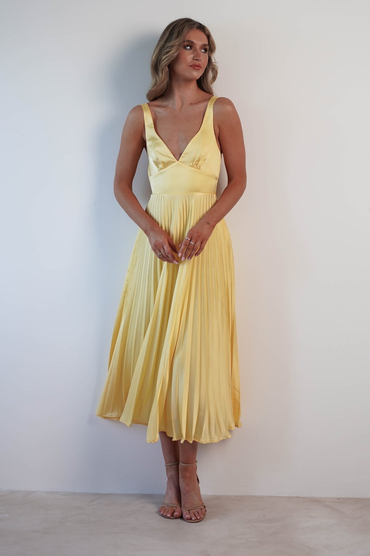 MALKA | Stilvolles Maxikleid mit Zartem Fall