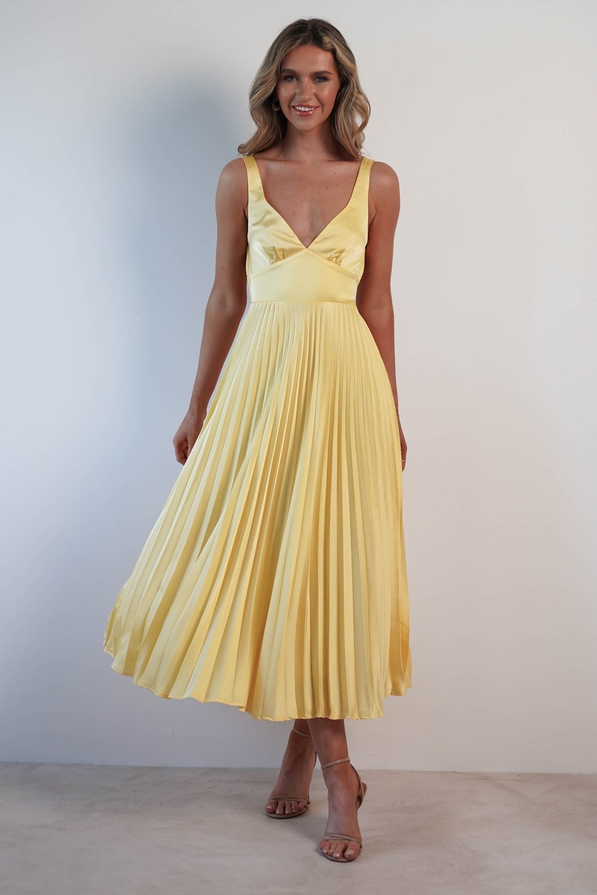 MALKA | Stilvolles Maxikleid mit Zartem Fall