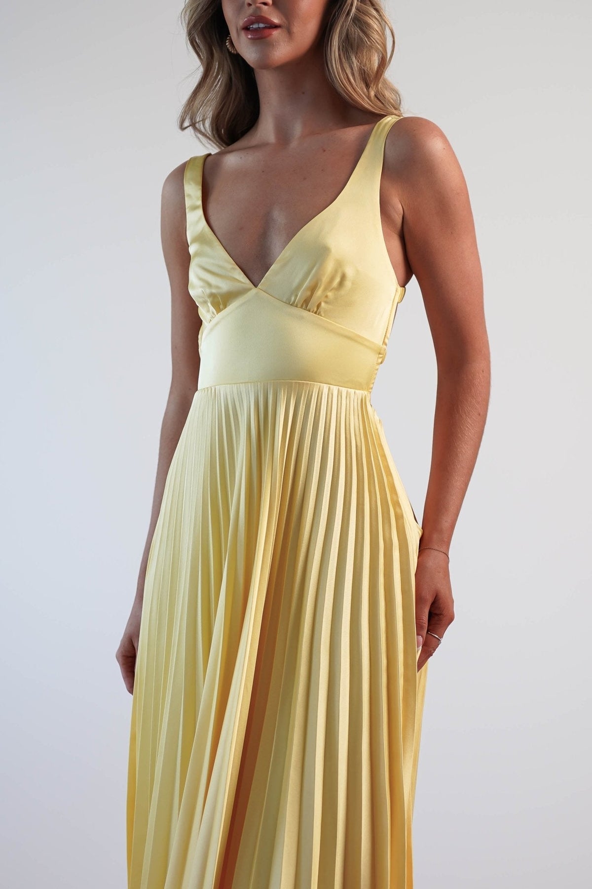 MALKA | Stilvolles Maxikleid mit Zartem Fall