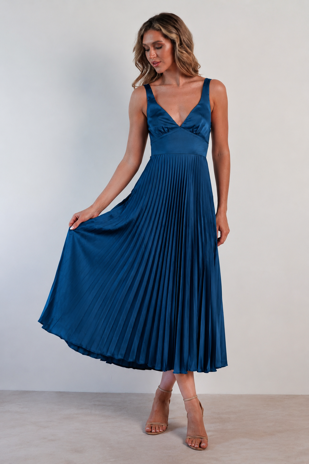 MALKA | Stilvolles Maxikleid mit Zartem Fall