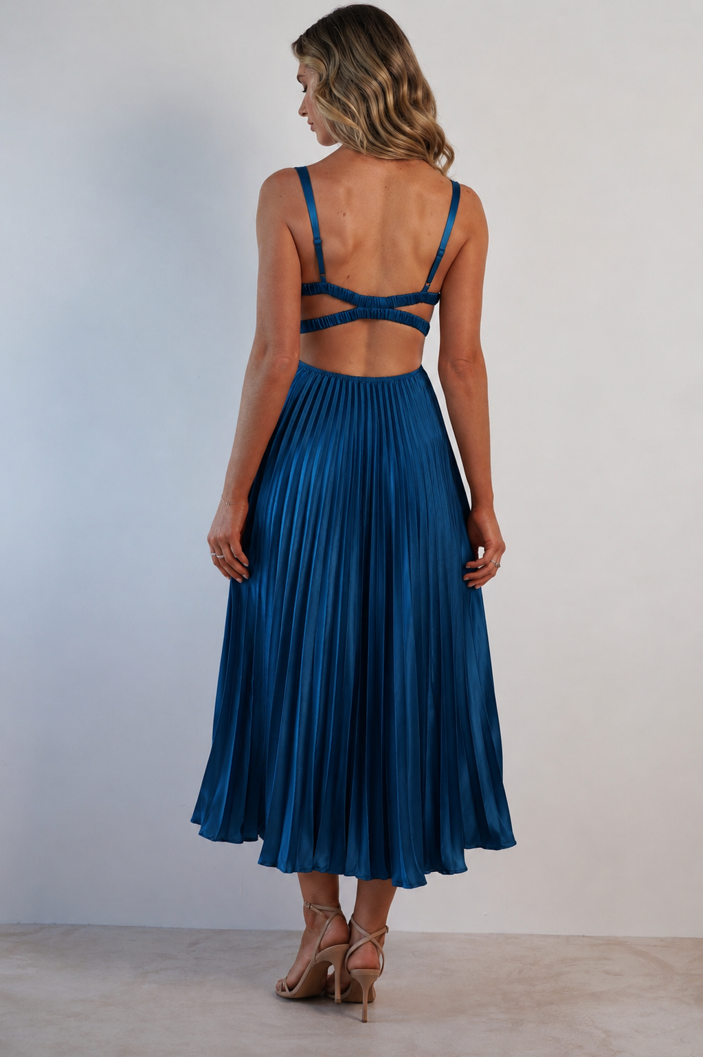 MALKA | Stilvolles Maxikleid mit Zartem Fall