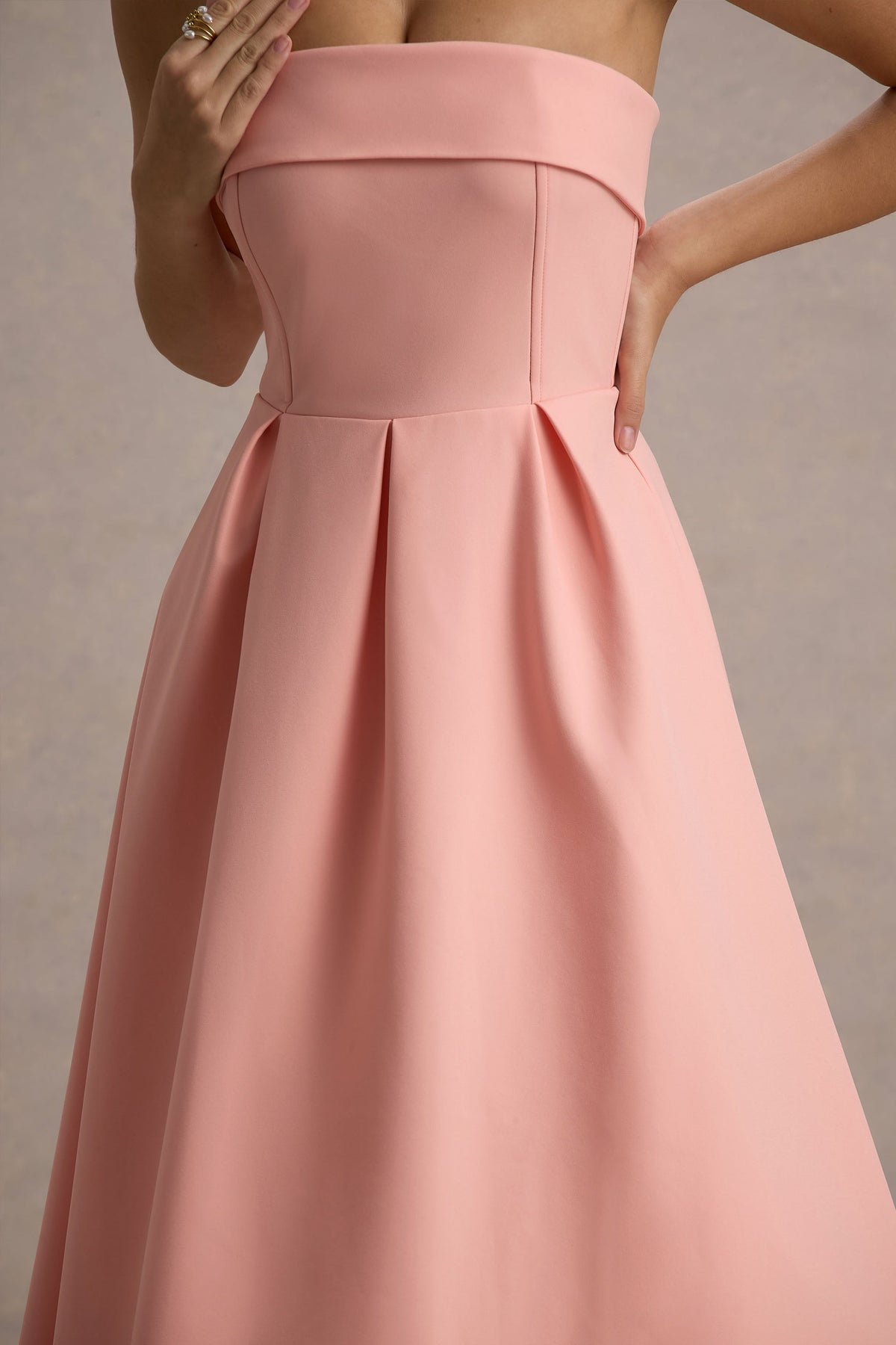 ANNE | Stilvolles Midi-Kleid mit Schulterfreiem Ausschnitt